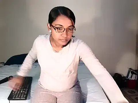 indiansweetflava on StripChat