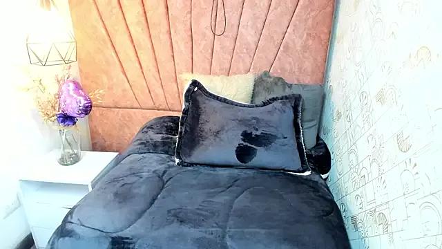 Issa_Milf__ on StripChat 