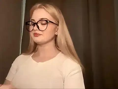 JolieAlto — I'll show my breasts for 2 minutes.