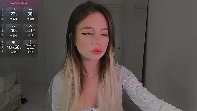 KellyBarton on StripChat 