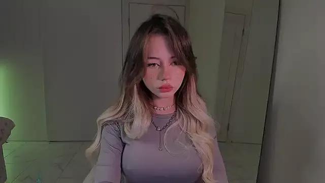 KellyBarton on StripChat 