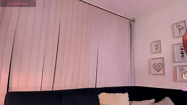 kendra_crow on StripChat