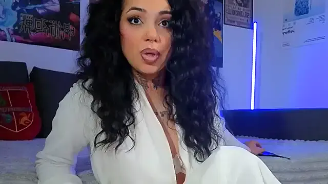 KiraQuinn1 on StripChat