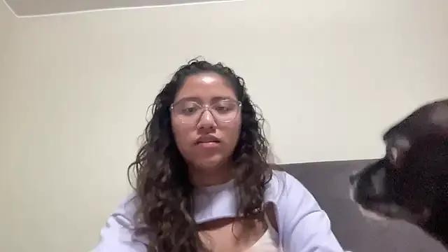 Kmiii21 on StripChat 