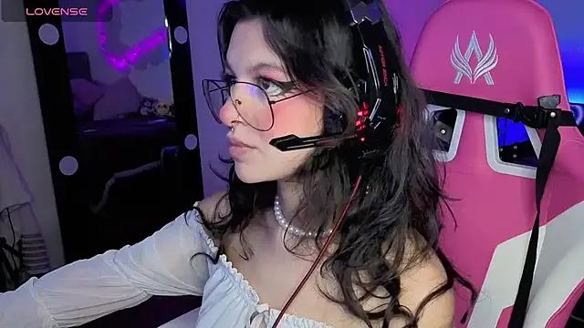 larah_uwu — Put lush + control 300 sec