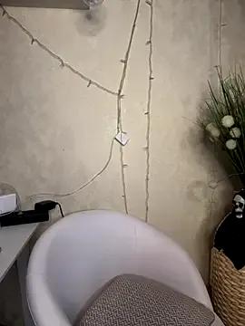 LaraHollywood on StripChat 