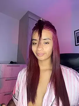 Laura_fernandezII on StripChat