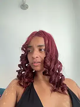 Laura_fernandezII on StripChat