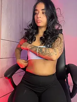 Laura_fernandezII on StripChat