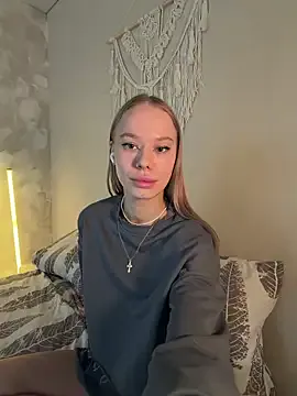 leyaaftermidnight model from StripChat