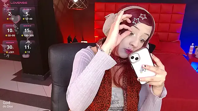 Lilaaa_1 on StripChat