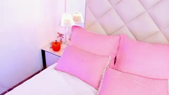 LilBoonew on StripChat 