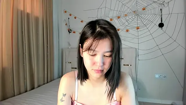 Lola_Peach on StripChat