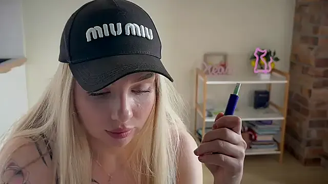 mari_grey