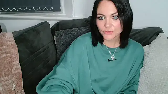 MARRIED_MIA_UK on StripChat