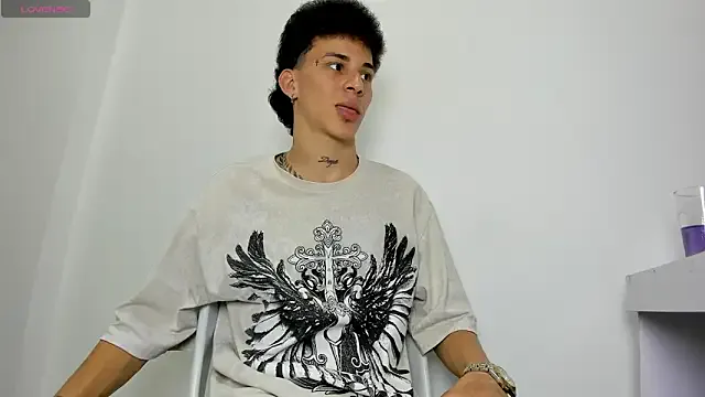 Maxxx_bigcockx on StripChat