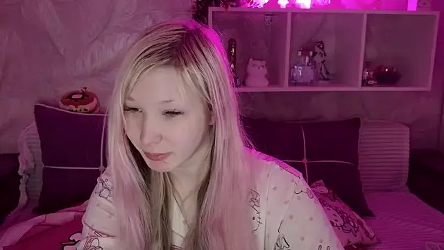 MeowkaKitty model from StripChat