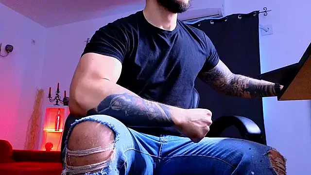 MightyAaron66 on StripChat