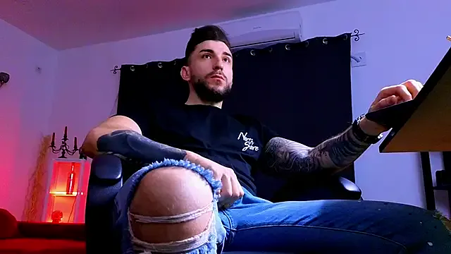 MightyAaron66 on StripChat