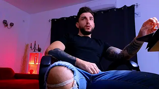 MightyAaron66 on StripChat