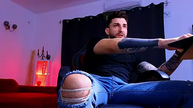 MightyAaron66 on StripChat