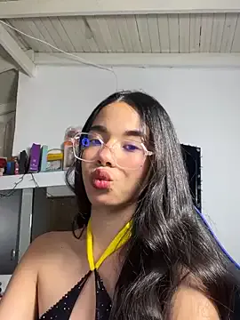 Milleradhara24 on StripChat