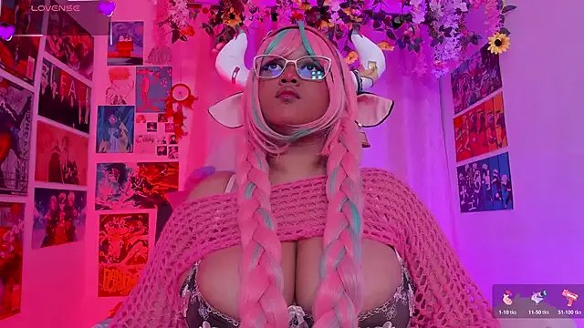 MissCurvyTop on StripChat 