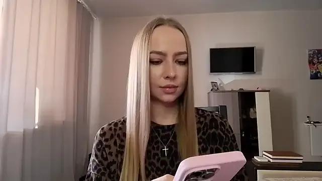 MissOyee on StripChat 