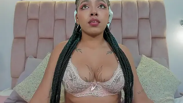 momo_ayasse on StripChat