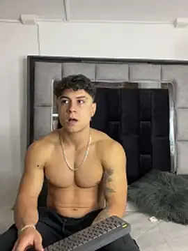 MR_MUSCLE on StripChat