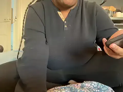 nanaisbackk on StripChat