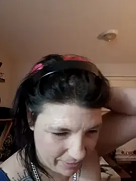 Neveah1 on StripChat