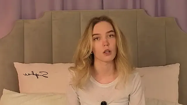 NikkiRyx on StripChat