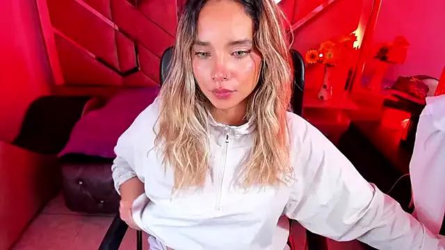 Olivia_Fox69 on StripChat