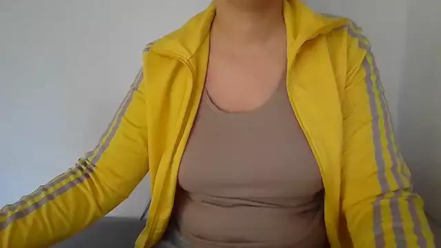 parismira on StripChat