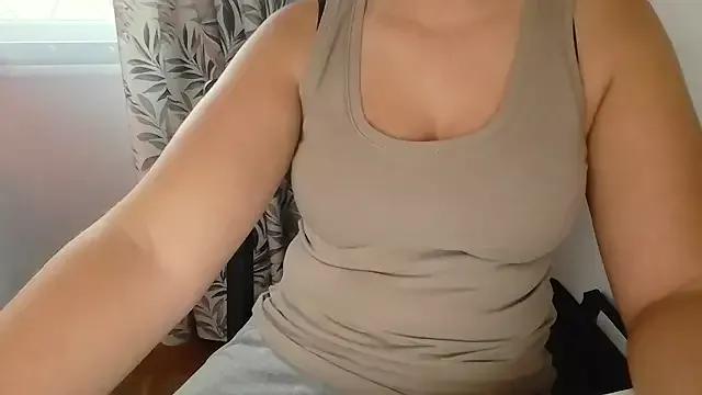 parismira on StripChat