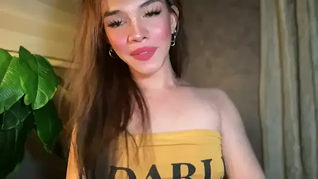 Queenn_xx on StripChat