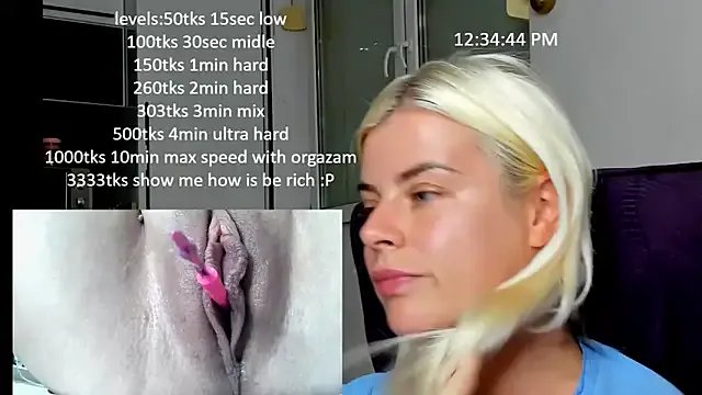 queenofthenighttt on StripChat 