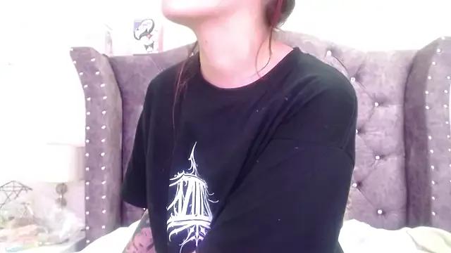 RavenLove_ on StripChat