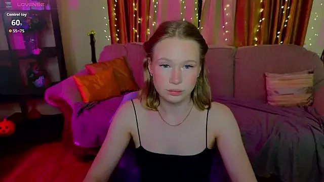 RebeccaLewis on StripChat 