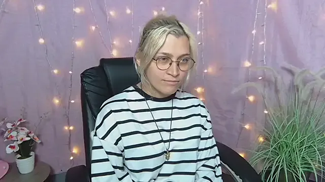 RubyDaviss model from StripChat