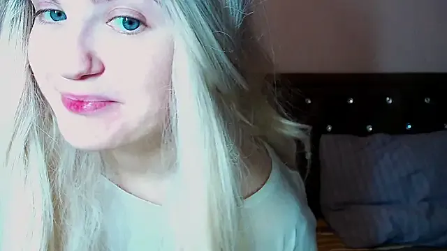 Sara4uu on StripChat