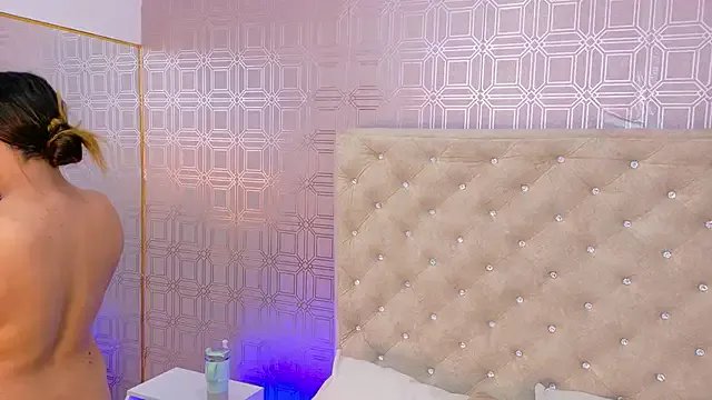 Sara_Desire on StripChat 