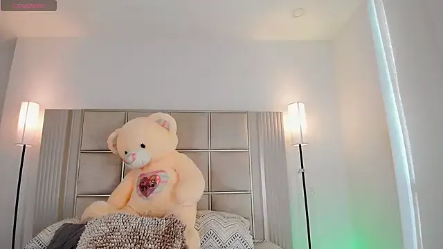 saraamiller_ on StripChat