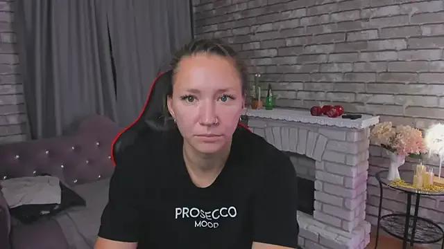 SarahCoksss on StripChat 