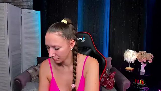 SarahCoksss on StripChat 