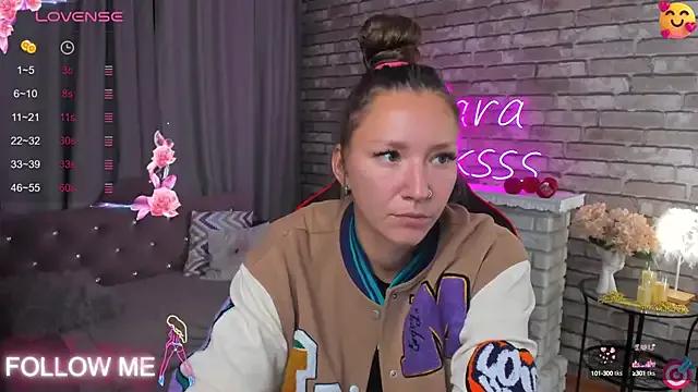 SarahCoksss on StripChat 