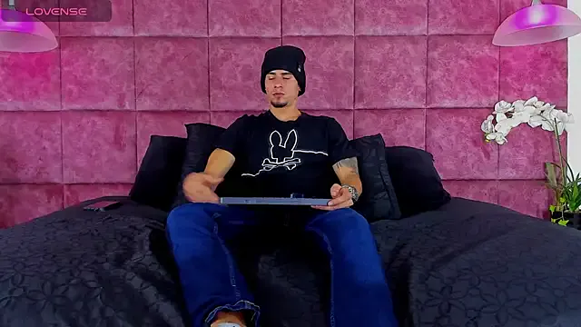 SharonTygaX model from sc