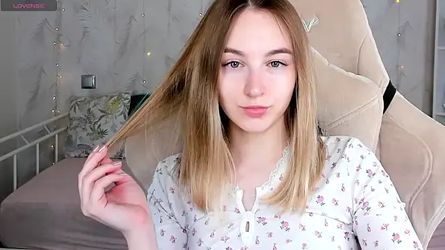 Shy_Polly model from sc