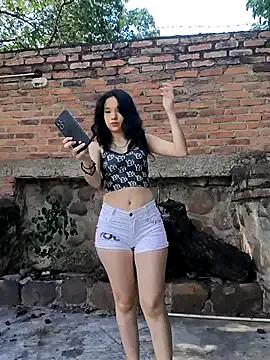 sweet_outdoor_charm on StripChat 